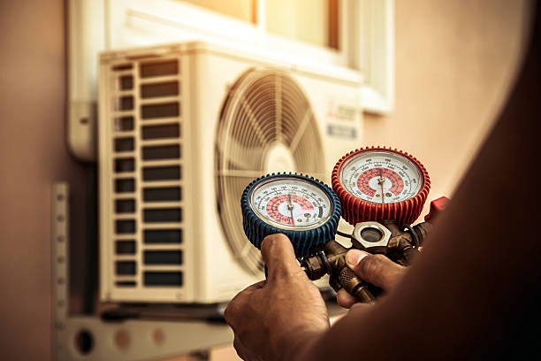 Professional Hvac technician working in Annapolis, MD